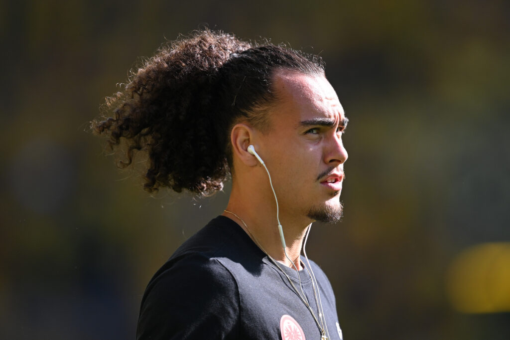 Arthur Theate wurde bei Eintracht Frankfurt auf Anhieb zur Stammkraft und macht dabei auch William Pacho vergessen. Auch Finanziell kommen die Hessen aus diesem Transfergeschäft wohl sehr gut weg.