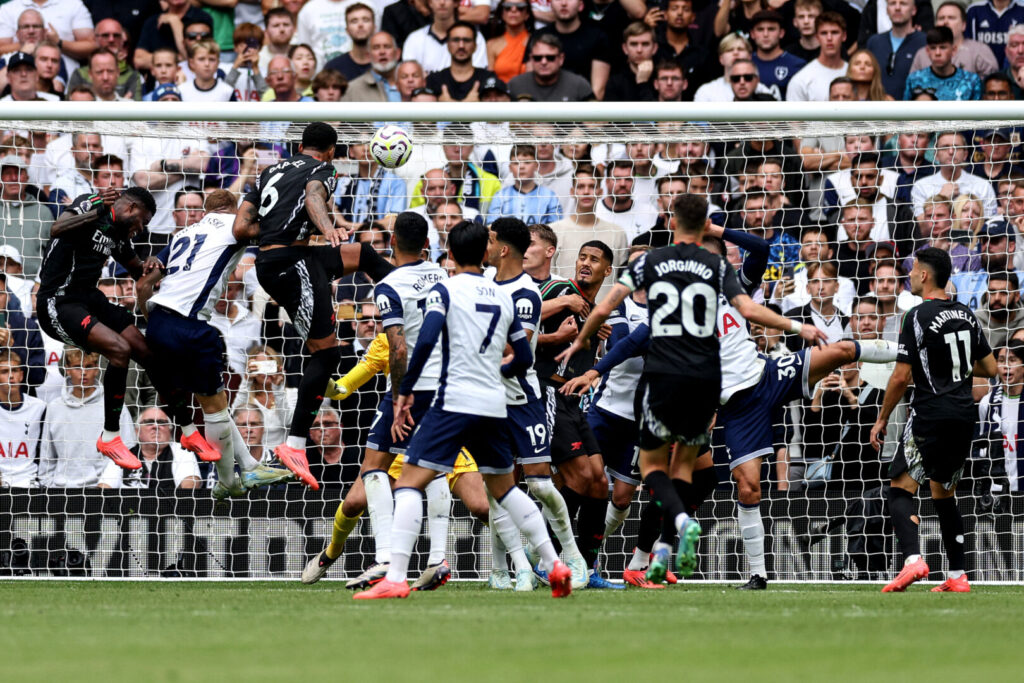 Gabriel bringt Arsenal gegen Tottenham in Führung