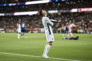 Im gestrigen Nations-League-Duell gegen Kroatien schrieb Cristiano Ronaldo einmal mehr Geschichte und markierte den 90. Pflichtspieltreffer seiner Karriere. Im Anschluss zeigte sich der Superstar berührt.