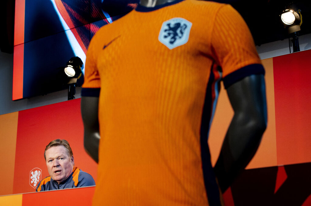 Der niederländische Fußballverband denkt derzeit über eine Abschaffung der Abseitsregel im Amateurbereich nach. Der Grund dafür ist allerdings ein trauriger.