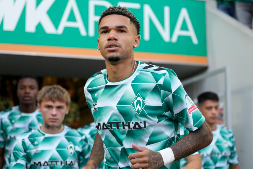 Werder Bremen wird in den nächsten Wochen auf Justin Njinmah verzichten müssen. Der Stürmer verletzte sich beim gestrigen Auswärtssieg gegen den FSV Mainz 05.