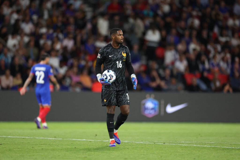 Frankreich: Mike Maignan war nach der 1:3-Niederlage gegen Italien aufgebracht.