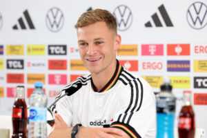 Joshua Kimmich hat sich auf der heutigen DFB-Pressekonferenz zu seiner Ernennung zum Kapitän geäußert. Für den Bayern-Star ist mit dieser Aufgabe ein absoluter Kindheitstraum in Erfüllung gegangen. 