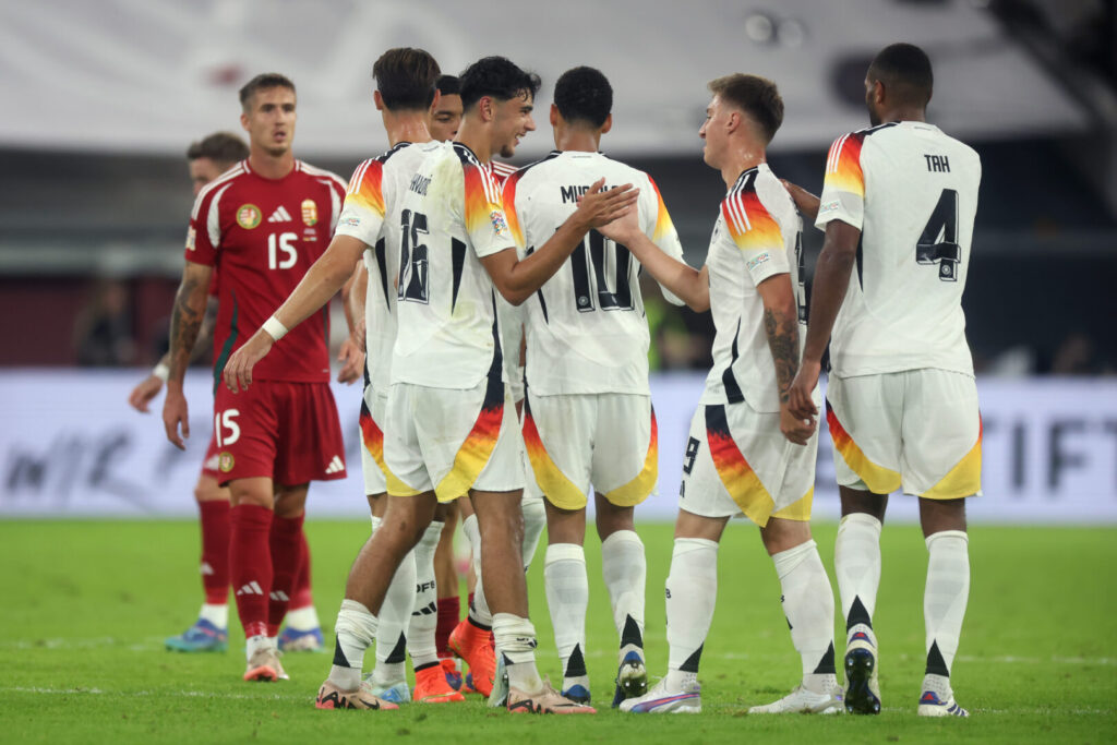 Nach dem deutlichen 5:0-Erfolg über Ungarn trifft die deutsche Nationalmannschaft in Amsterdam auf die Niederlande. Gegen den EM-Halbfinalisten will die DFB-Elf den Aufwärtstrend der vergangenen Monate fortsetzen.
