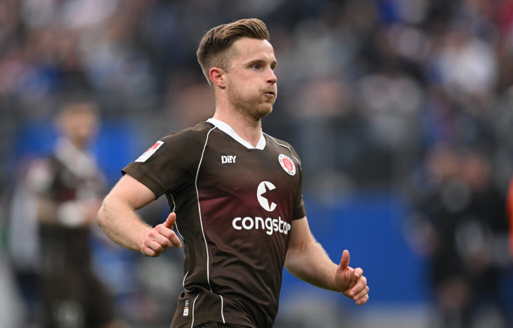 Im Rahmen des Bundesliga-Spiels zwischen dem SC Freiburg und dem FC St Paulin treffen auch die Eggestein-Brüder Maximilian und Johannes aufeinander.