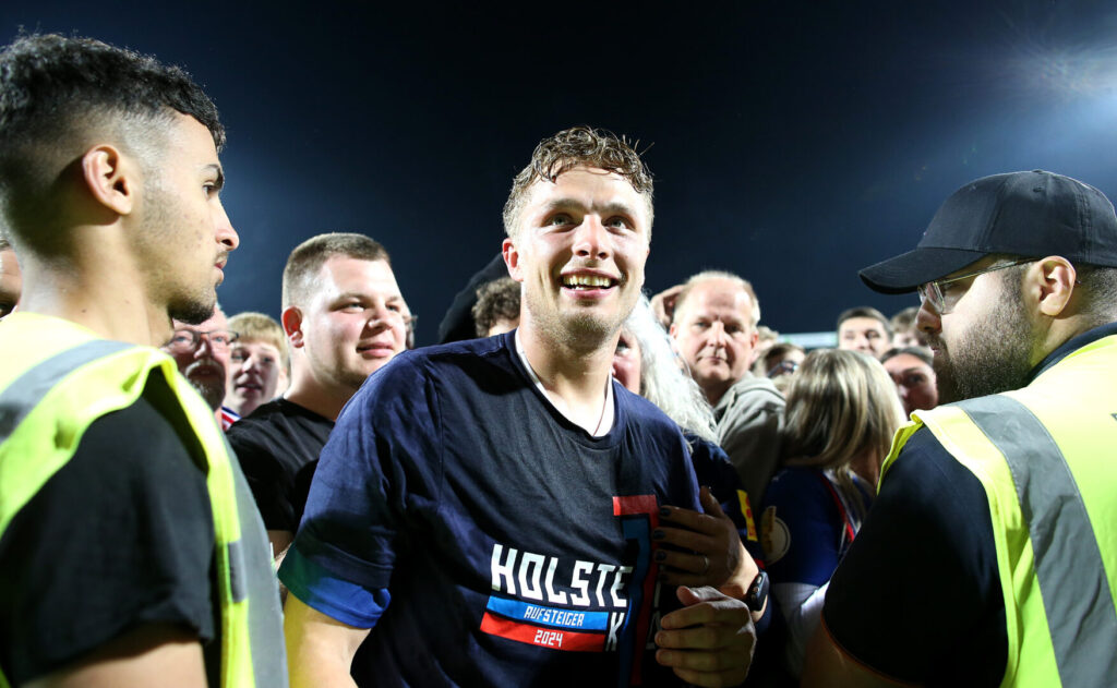 Fiete Arp will mit Holstein Kiel den FC Bayern ärgern.