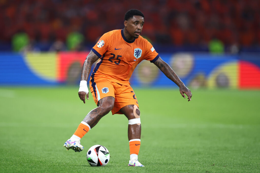 Steven Bergwijn wird in Zukunft wohl nicht mehr für die niederländische Nationalmannschaft auflaufen. Sein Wechsel zu Al-Ittihad erzürnt Bondscoach Ronald Koeman.