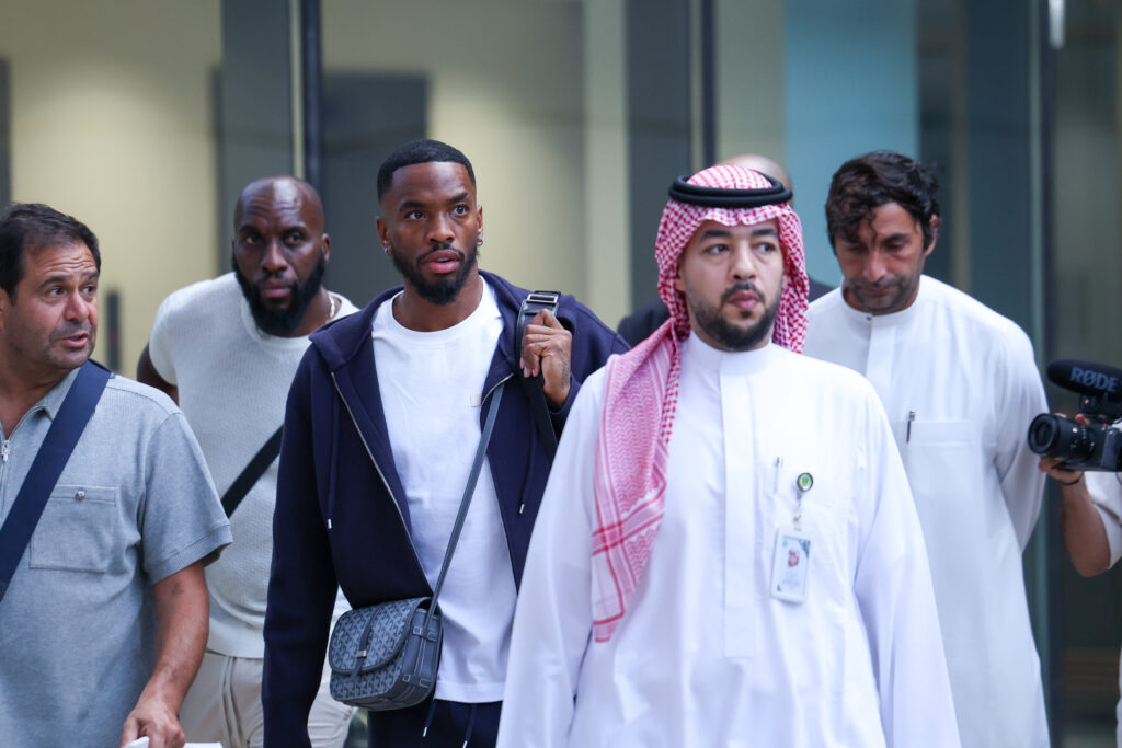 Ivan Toney ist kurz vor dem Ende der Transferperiode vom FC Brentford zu Al-Ahli nach Saudi-Arabien gewechselt. Dort streicht der Stürmerstar ein mehr als fürstliches Gehalt ein.