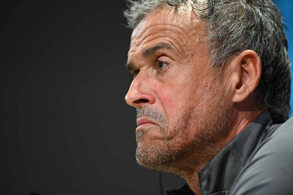 Luis Enrique ist nicht gerade als großer Medienfreund bekannt. Nun offenbarte der Spanier, dass er auf große Teile seines Gehalts verzichten würde, um in Zukunft nicht mehr mit der Presse reden zu müssen.