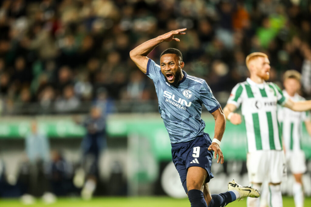 Schalke 04 gewann knapp in Münster.