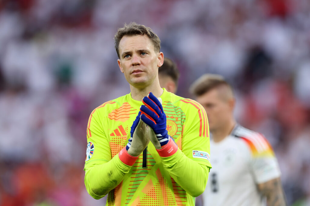 Marc-Andre ter Stegen wird im Ligaspiel des FC Barcelona beim FC Villarreal (5:1) mit einer Trage vom Platz gebracht. Die neue deutschen Nummer eins fällt wegen eines Risses der Patellasehne im rechten Knie monatelang aus.