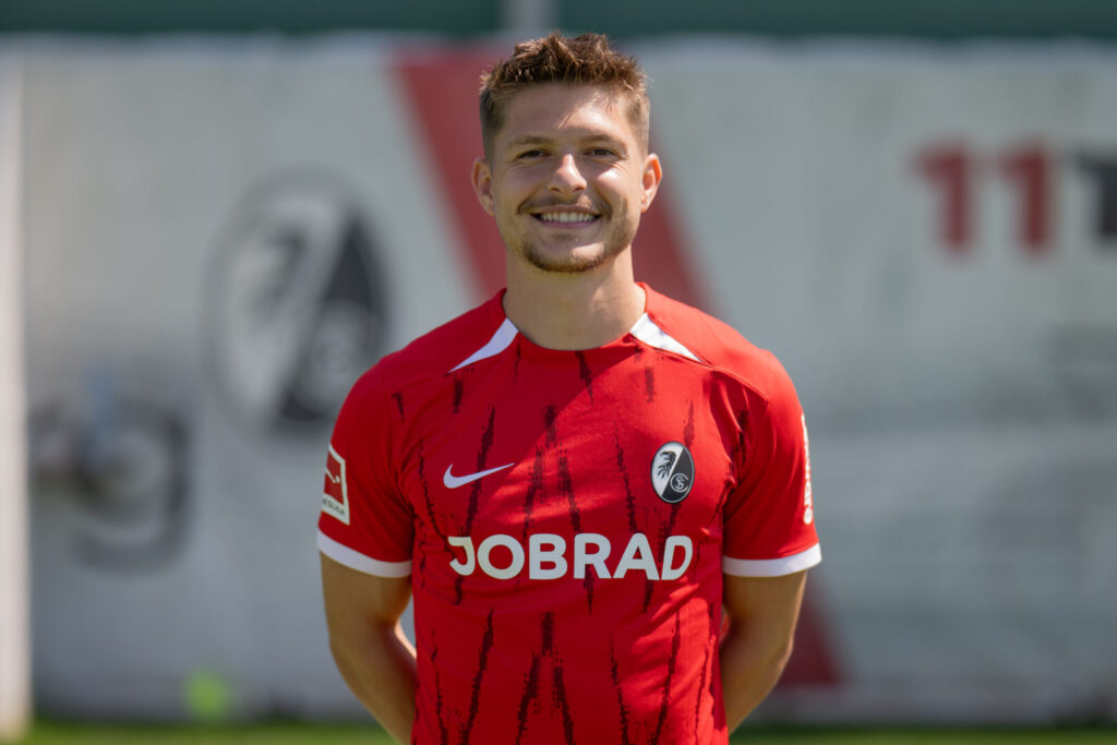 Florent Muslija musste den Sieg seiner kosovarischen Nationalmannschaft gegen Zypern als Zuschauer verfolgen. Nationaltrainer Fraco Foda hatte den Freiburger zuvor aus dem Kader gestrichen. 