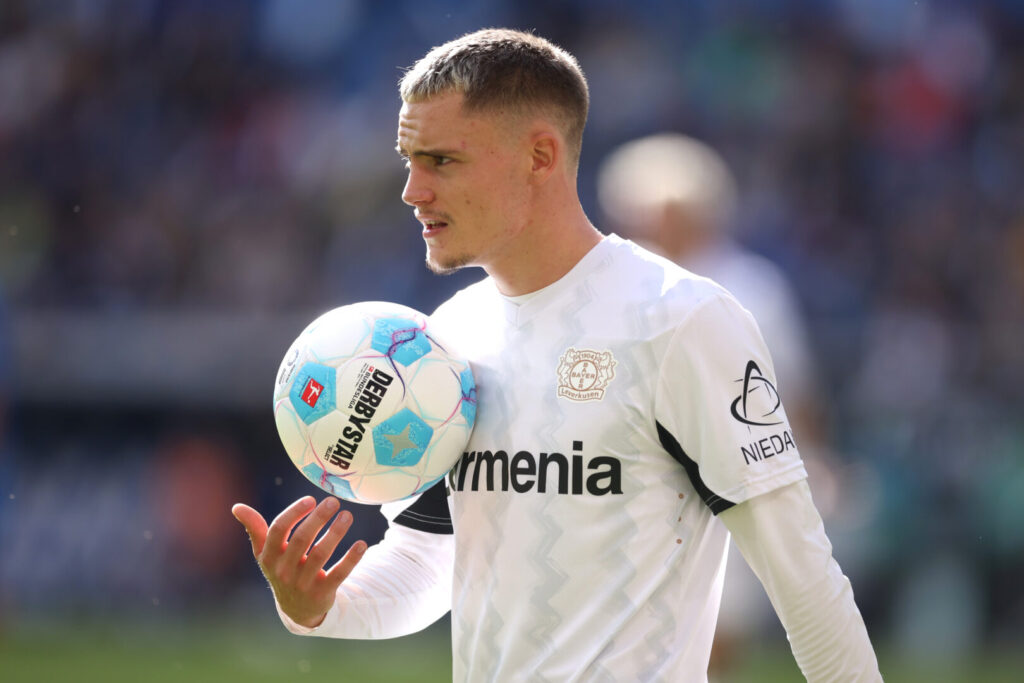 Der 22. Bundesliga-Spieltag steht ganz im Zeichen des Spitzenspiels zwischen Bayer Leverkusen und dem FC Bayern. Doch auch im Kampf um die europäischen Plätze geht es um wichtige Punkte. Wir dürfen uns also in jeder Hinsicht auf ein packendes Fußball-Wochenende freuen!