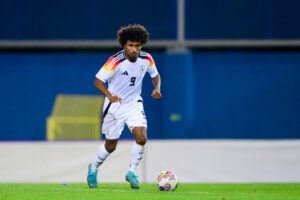 Karim Adeyemi hat im gestrigen Spiel der deutschen U21 vollends überzeugt und darauf hin ein Sonderlob von DFB-Trainer Antonio Di Salvo erhalten.
