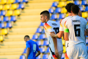 U21