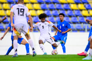 U21