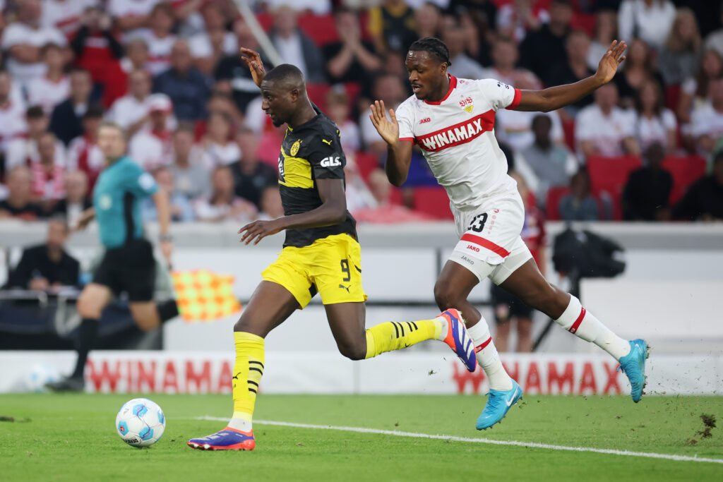 Der VfB Stuttgart wird erneut auf den gerade erst genesenen Dan-Axel Zagadou verzichten müssen. Im Mannschaftstraining zog sich der Franzose eine weitere Knieverletzung zu.