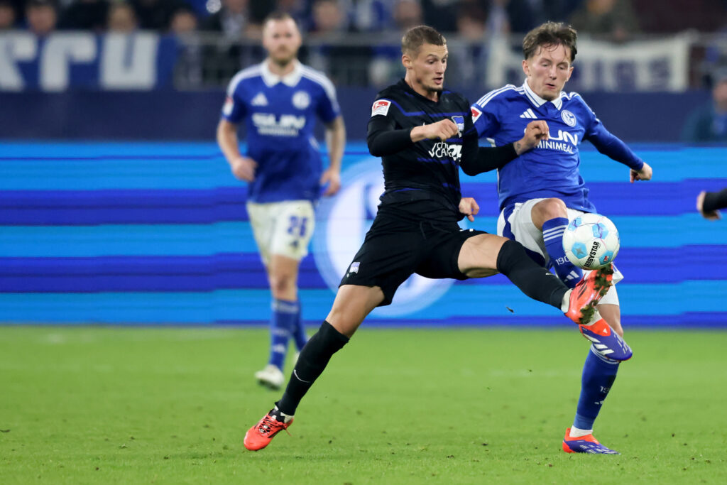 Schalke und Hertha liefern sich ein intensives Spiel, das ohne Sieger endet