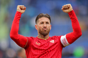 Sergio Ramos ist seit vergangenem Sommer vereinslos. Doch das könnte sich in Kürze ändern. Südamerikanischen Medienberichten zufolge steht der Welt- und Europameister vor einem Wechsel nach Mexico.