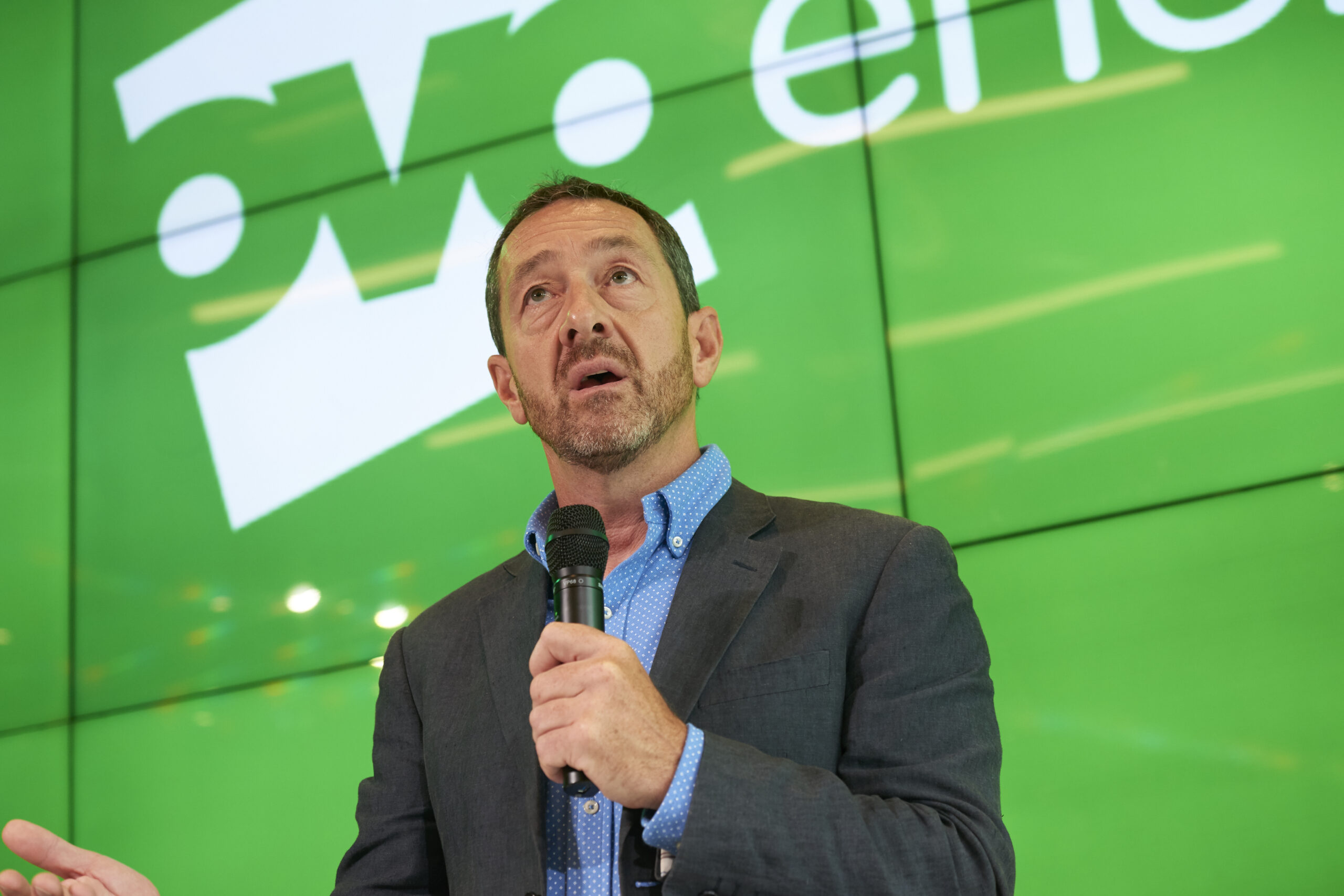 Olympiasieger und Radfahrer-Legende Chris Boardman fordert von den Premier-League-Klubs mehr Engagement im Kampf gegen den Klimawandel. Das wird der 56-Jährige am heutigen Dienstag sogar öffentlich ansprechen. 