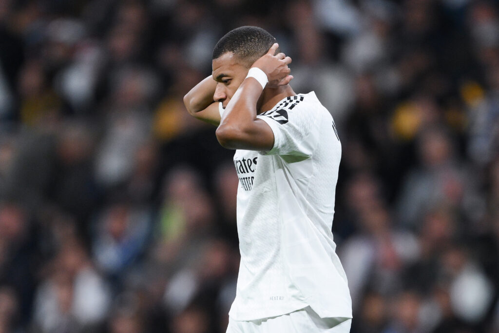 Superstar Kylian Mbappe kann bei Real Madrid bisher nur begrenzt überzeugen. Die kritischen Stimmen im Umfeld des Klubs werden daher immer lauter.