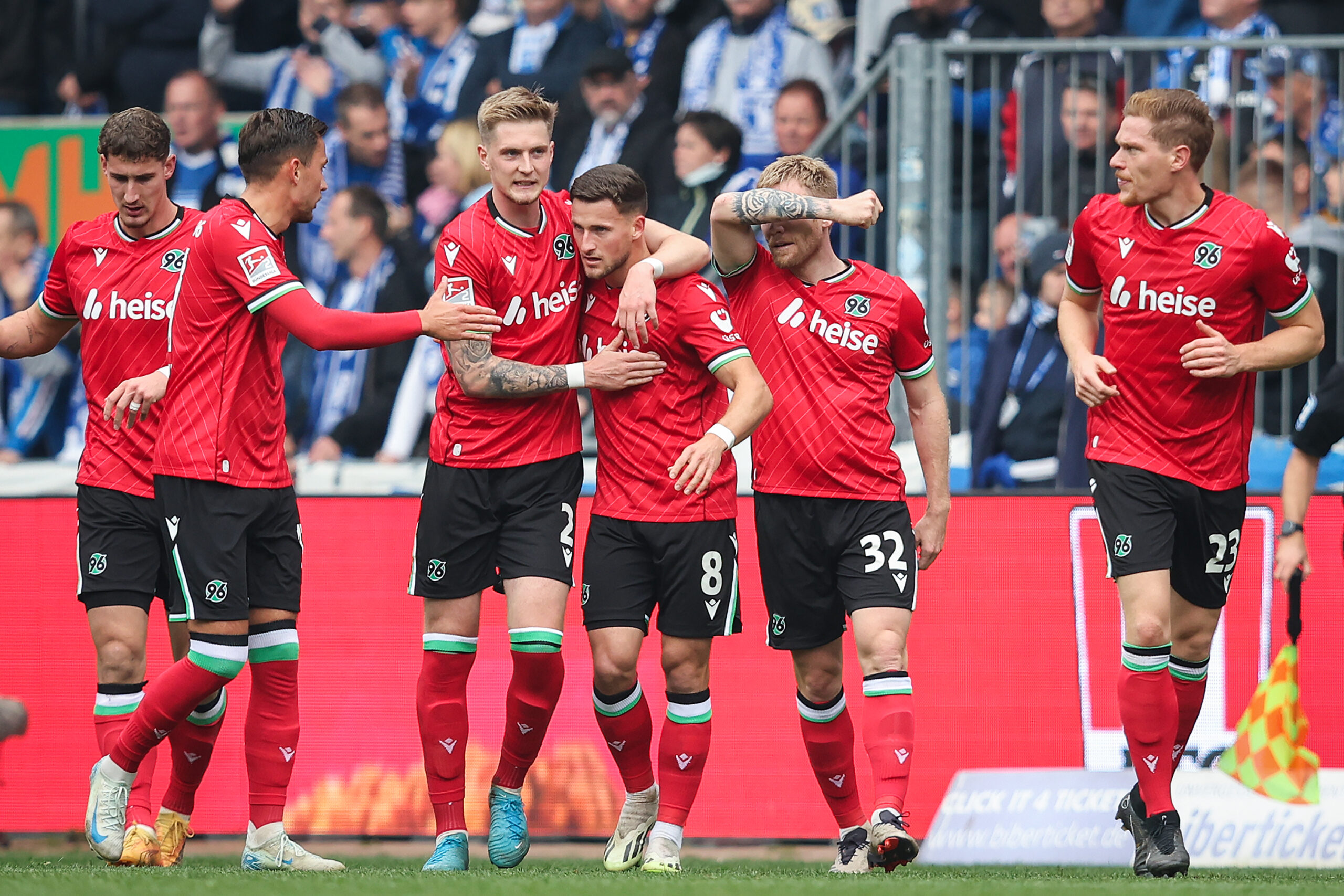 2. Bundesliga: Hannover übernimmt Tabellenführung, Darmstadt überrollt Fürth
