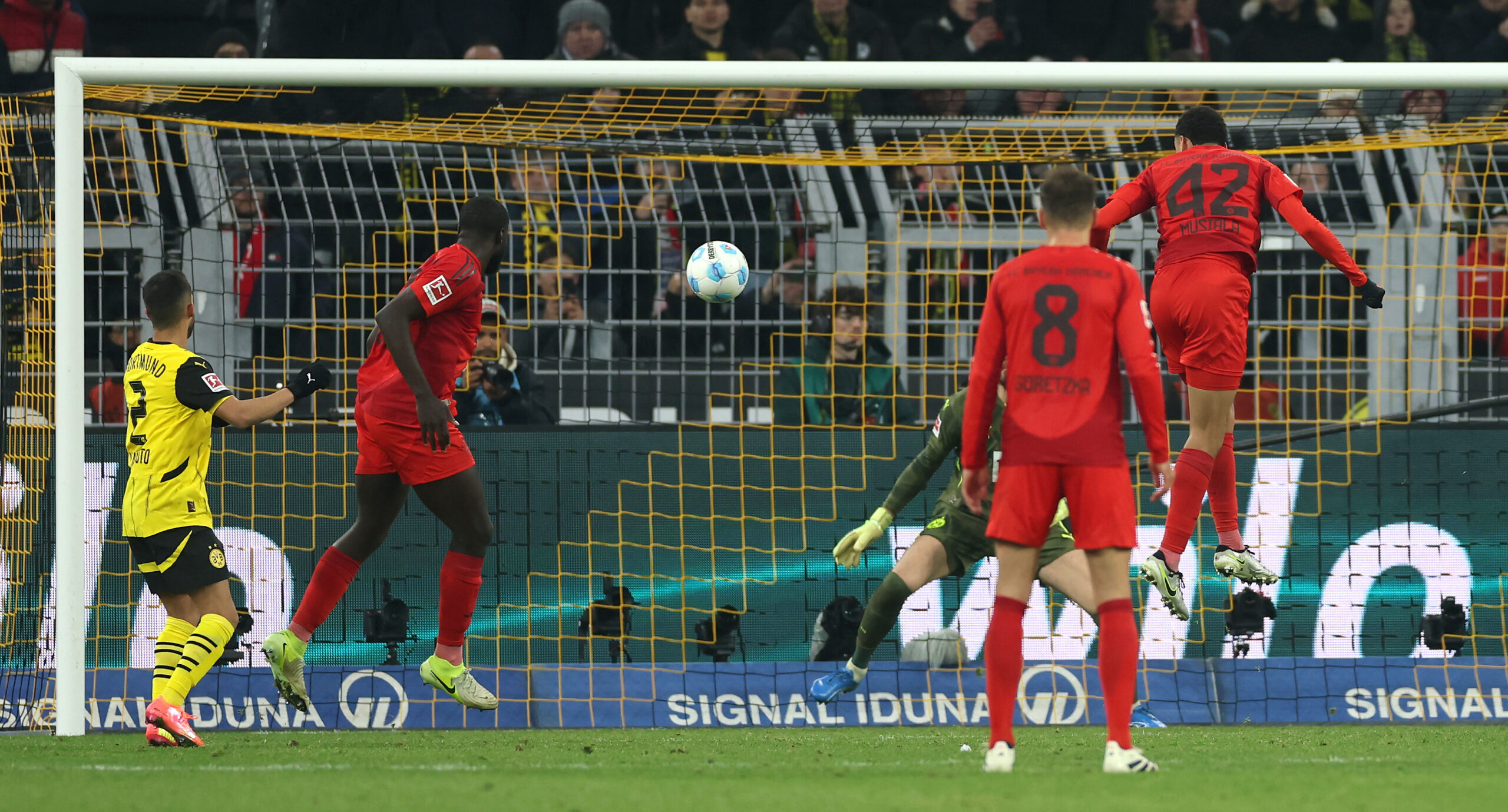 Später Musiala-Kopfball erlöst Bayern! Rekordmeister holt Punkt bei gutem BVB