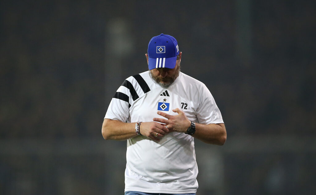 Beim HSV ist wieder einmal Krisenstimmung angesagt. Das Aus von Trainer Steffen Baumgart ist die einzig logische Entscheidung, darf jedoch nicht über die wahren Probleme der Klubs hinwegtäuschen. Ein Kommentar.