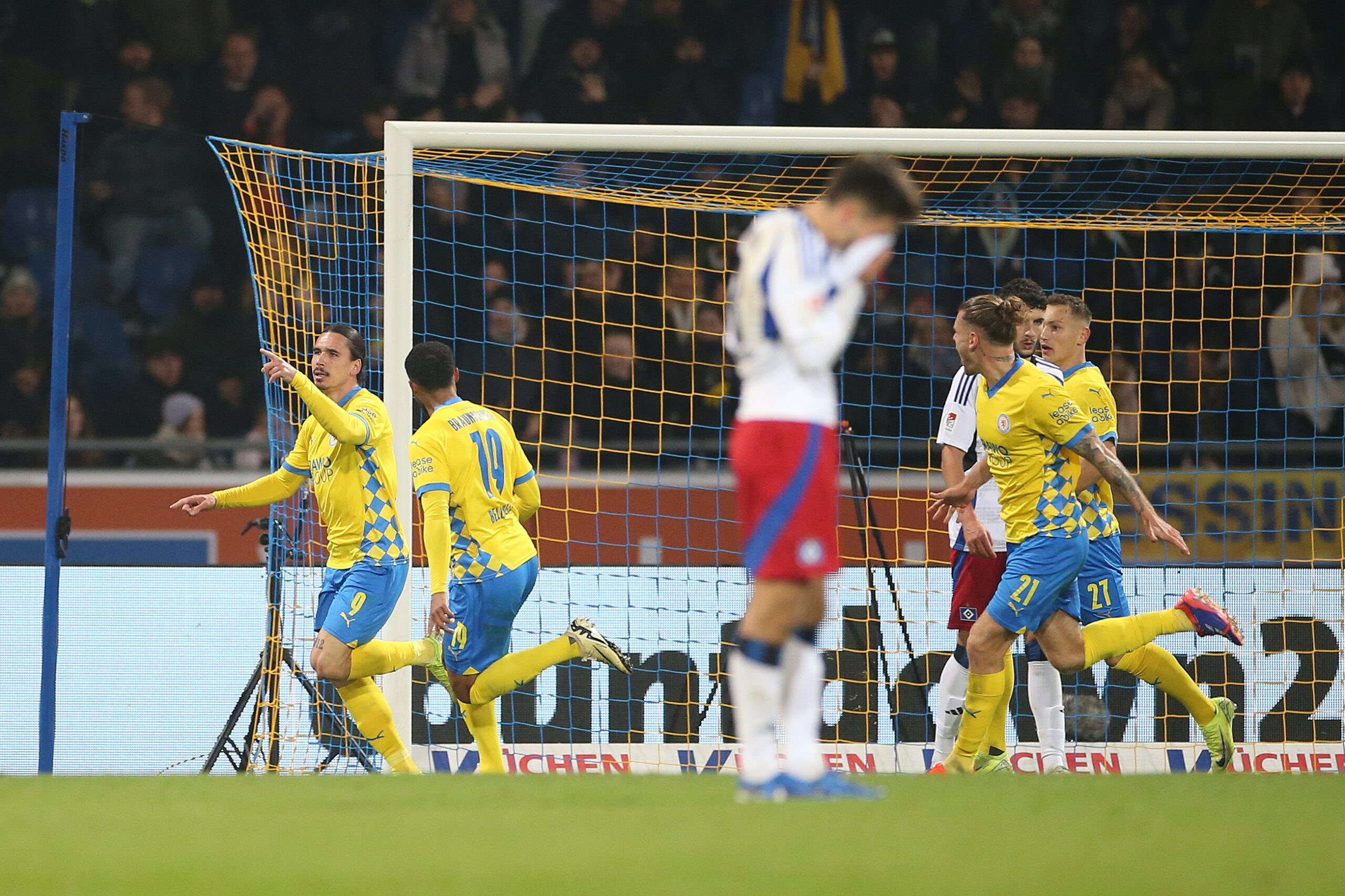 2. Bundesliga: Der HSV verliert in Braunschweig – Nullnummer zwischen Nürnberg und dem FCK!