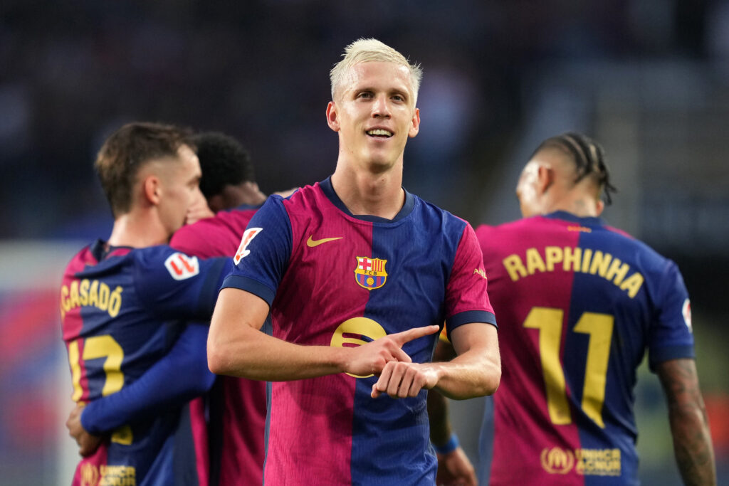 Doppelpacker Dani Olmo (Mi.) war mit den Blaugrana im Barcleona-Derby gegen Espanyol klar am Drücker.