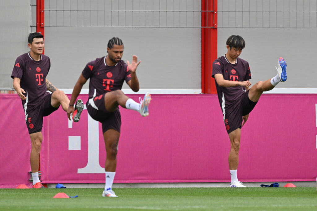 Hiroki Ito ist ein weiteres Mal am Mittelfuß operiert worden. Damit fehlt der Japaner dem FC Bayern auf unbestimmte Zeit.