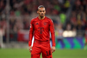 Geht es nach Leroy Sané, so würde dieser seinen zum Saisonende auslaufenden Vertrag beim FC Bayern gerne verlängern. Dafür würde er dem Klub sogar entgegenkommen.