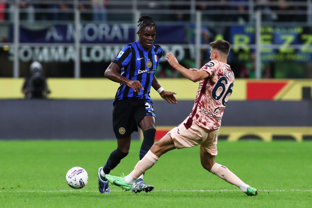 Yann Bisseck hat seinen Vertrag bei Inter verlängert.