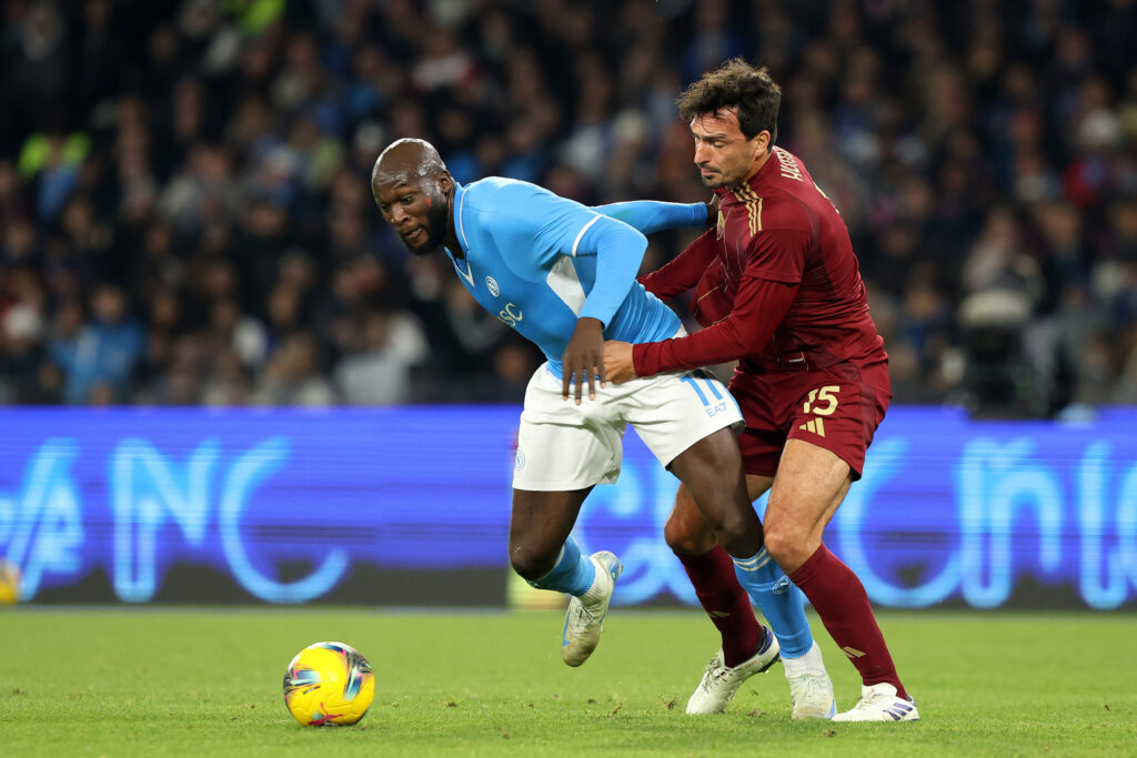 Auch nach dem erneuten Trainer-Wechsel kommt Mats Hummels bei der AS Rom einfach nicht in Schwung. Vor allem die Presse hat sich nun auf den deutschen Innenverteidiger eingeschossen.