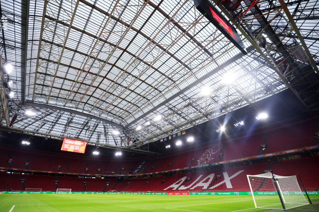 In Amsterdam kommt es am Rande des Europa-League-Spiels zwischen Ajax und Maccabi Tel Aviv zu antisemitisch motivierten Ausschreitungen. Die Politik reagiert entsetzt, der Sport ratlos.