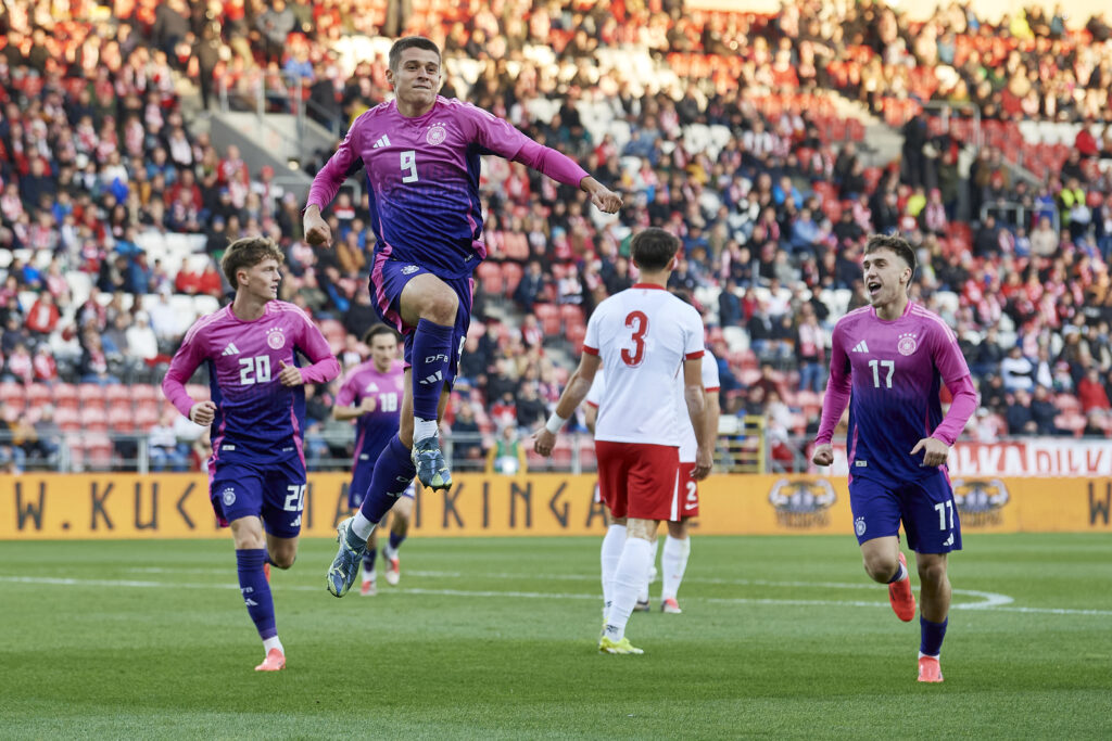 Im letzten Länderspiel des Jahres bekommt es die deutsche U21-Nationalmannschaft mit Frankreich zu tun. Ohne die Edel-Techniker Paul Wanner und Brajan Gruda, dafür unter anderem mit Nick Woltemade tritt die DFB-Elf in Valenciennes an.