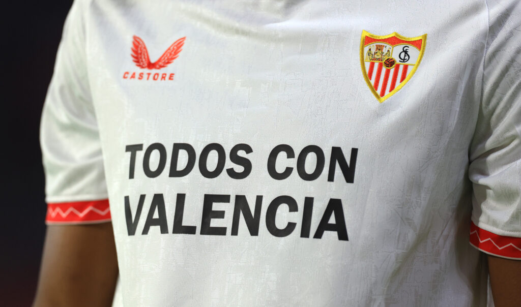Der FC Valencia hat wegen der Folgen der Unwetterkatastrophe im Osten Spaniens eine weitere Spielverlegung beantragt.