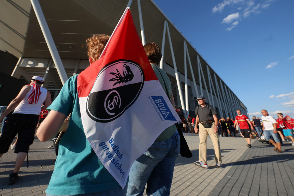 Eine Fahne des SC Freiburg