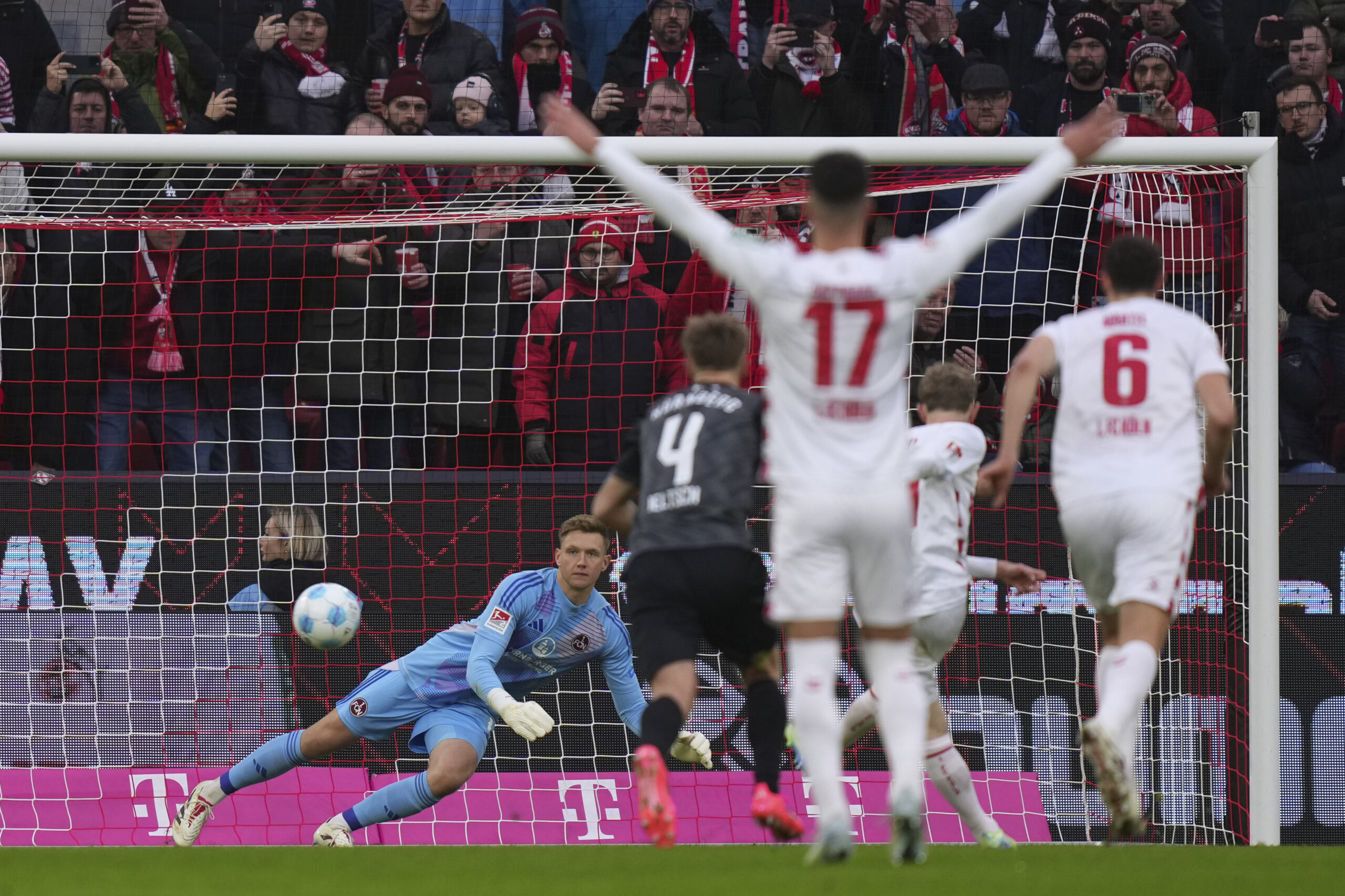 2. Bundesliga: Köln schlägt Nürnberg, Elversberg springt an die Spitze!