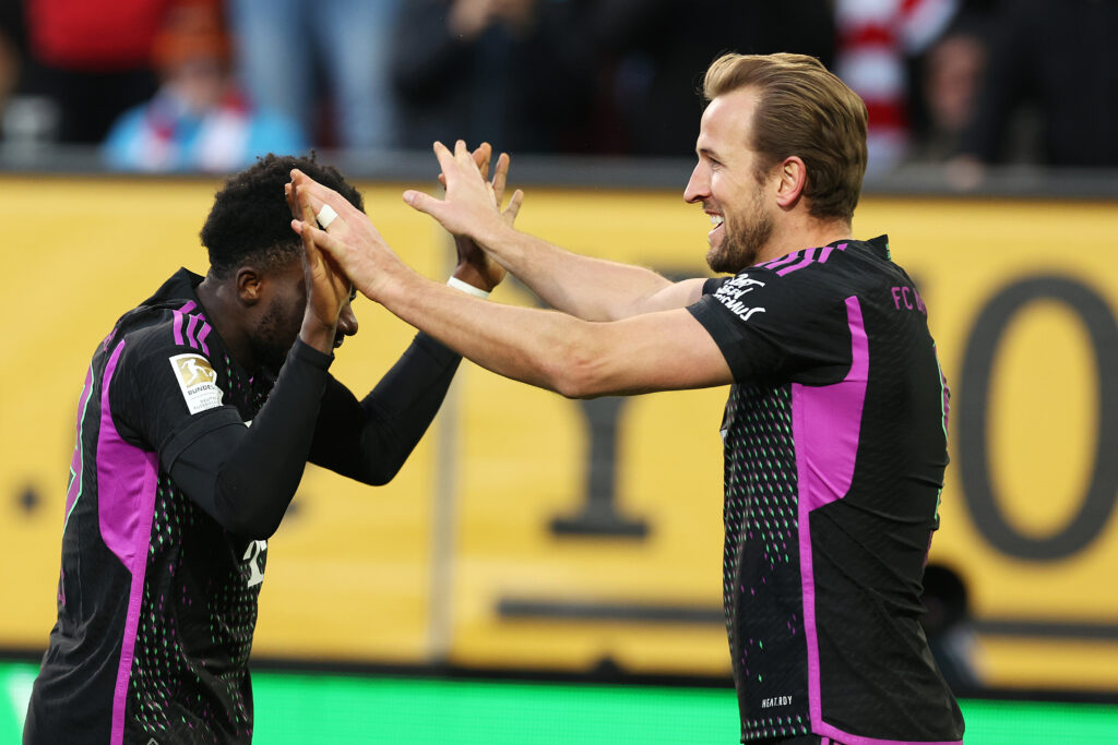 Kurz vor den Winterpause gibt es gute Neuigkeiten für den FC Bayern. Gegen RB Leipzig könnten Harry Kane und ihr Alphonso Davies ihr Comeback feiern. 