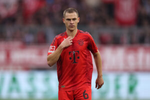 Im Kampf um die Zukunft von Joshua Kimmich bekommt der FC Bayern plötzlich namhafte Konkurrenz. Real Madrid hat Kontakt zum Camp des 29-Jährigen aufgenommen.