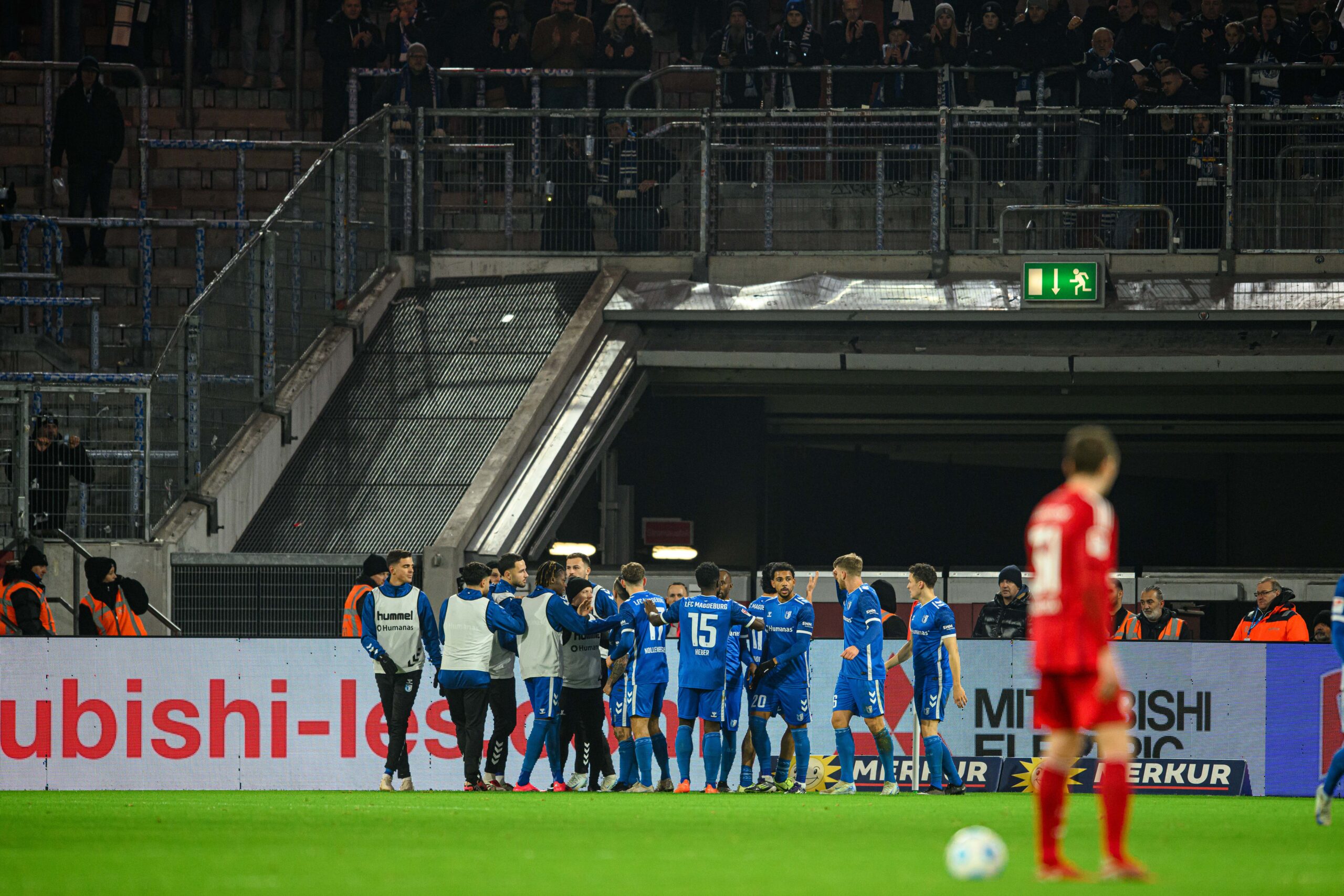 2. Bundesliga: Schalke mit klarem Ausrufezeichen in Elversberg – 7 Tore in Düsseldorf