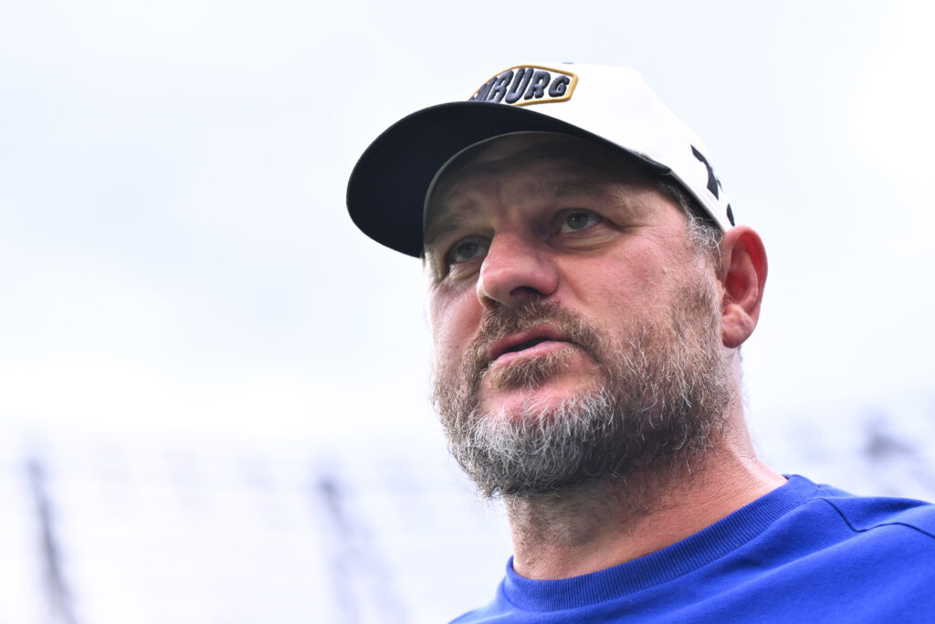 Trotz seines neuen Engagements bei Union Berlin dürfte Steffen Baumgart auch in der Rückrunde gespannt gen Hamburg blicken. Sollte der HSV aufsteigen, würde der 52-Jährige ordentlich mitkassieren.