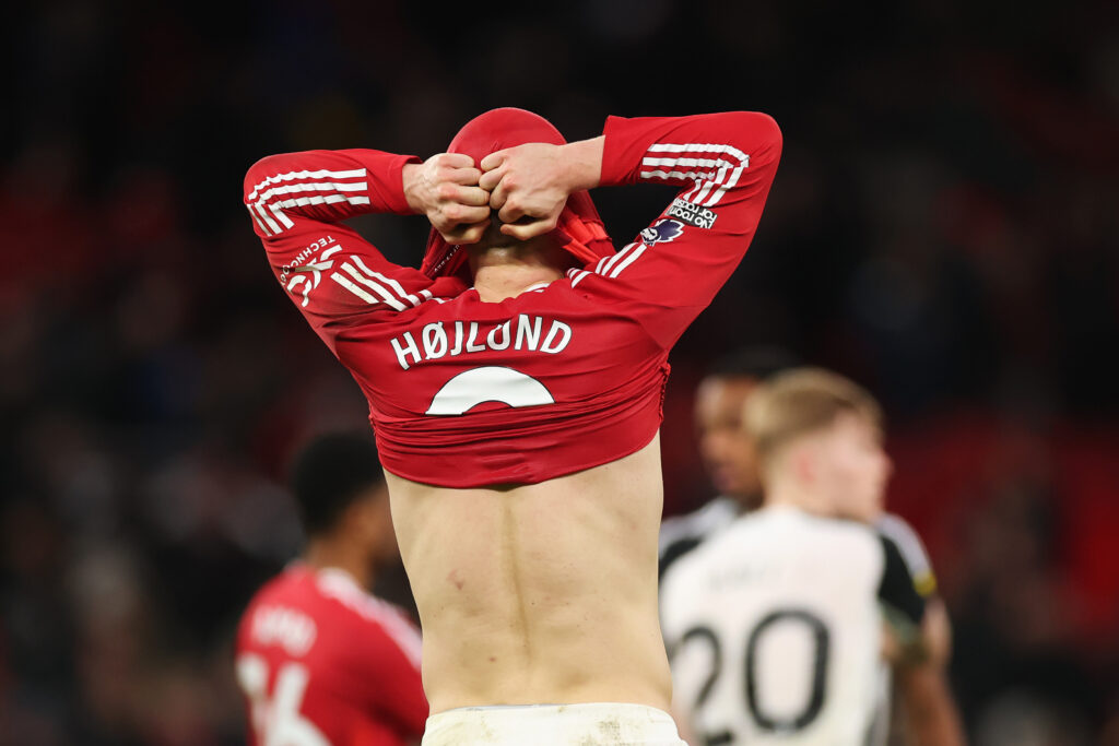 Nach der blamablen 0:2-Pleite gegen Newcastle befindet sich Manchester United am Boden. Auch unter Ruben Amorim stecken die Red Devils in einer handfesten Krise und müssen sich plötzlich sogar mit dem Abstiegskampf befassen.