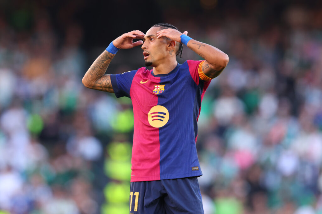 Noch vor wenigen Wochen galt der FC Barcelona als die wahrscheinlich beste Mannschaft im Klubfußball. Doch vor der Champions-League-Partie gegen Borussia Dortmund durchlebt Hansi Flick seine erste kleine Krise am Mittelmeer.