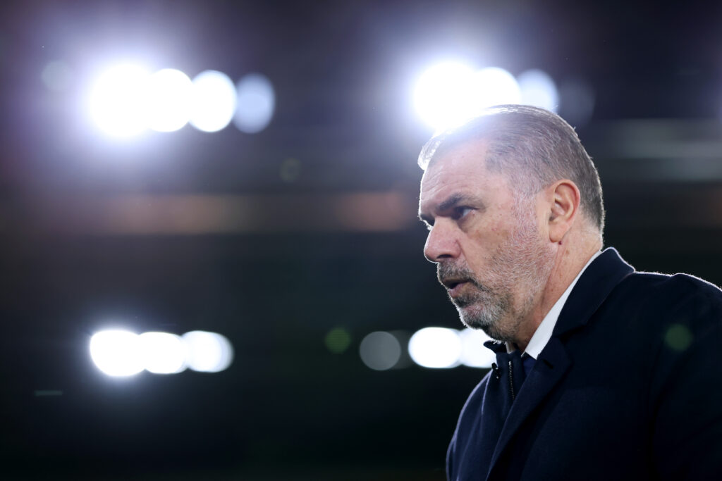 Spurs-Coach Ange Postecoglou hat über die Schwierigkeit des Trainerjobs gesprochen und dabei sogar einen Vergleich mit der Position des Premierministers gezogen.