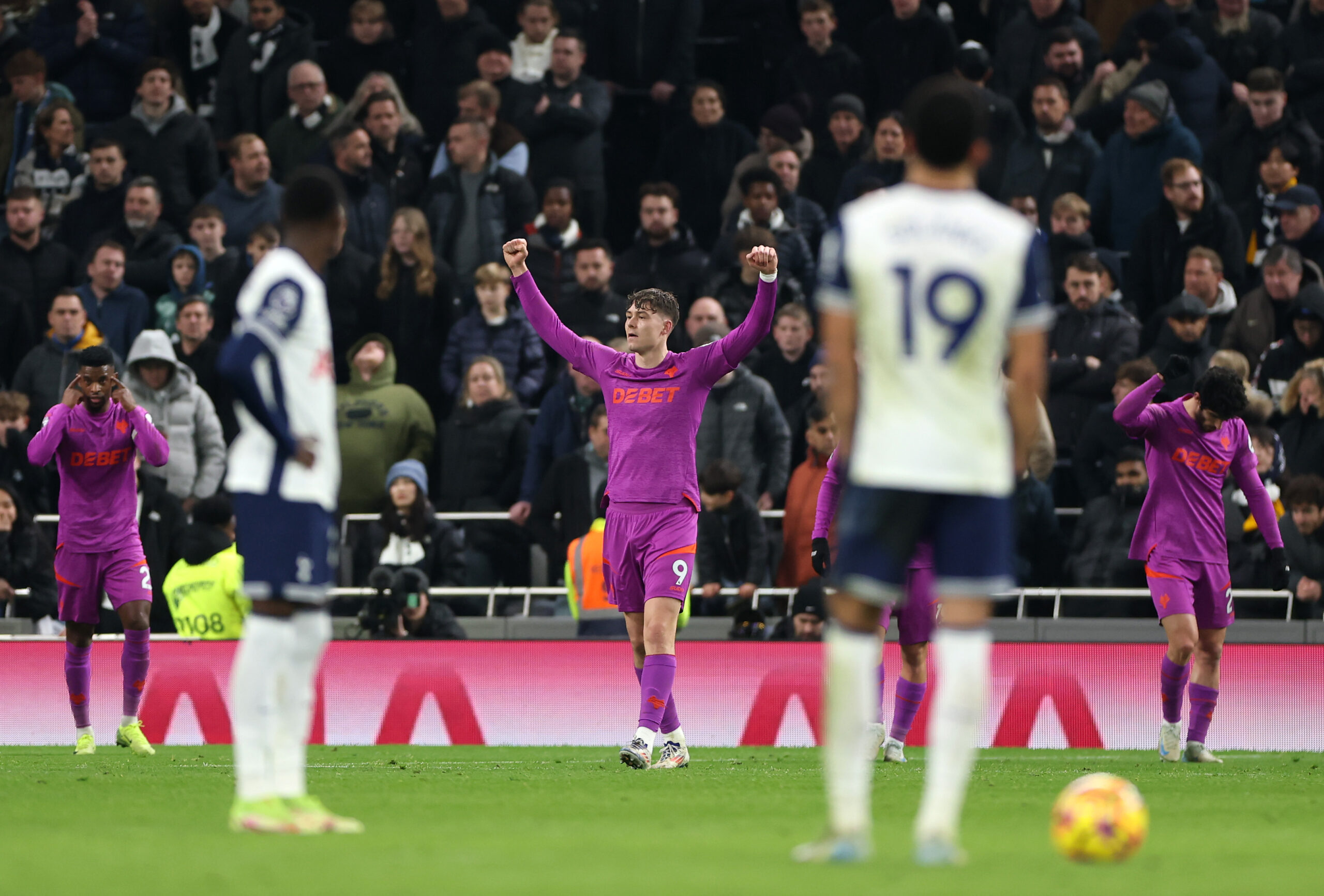 Premier League: Tottenham patzt und rutscht weiter ab – Nottingham springt auf 2!
