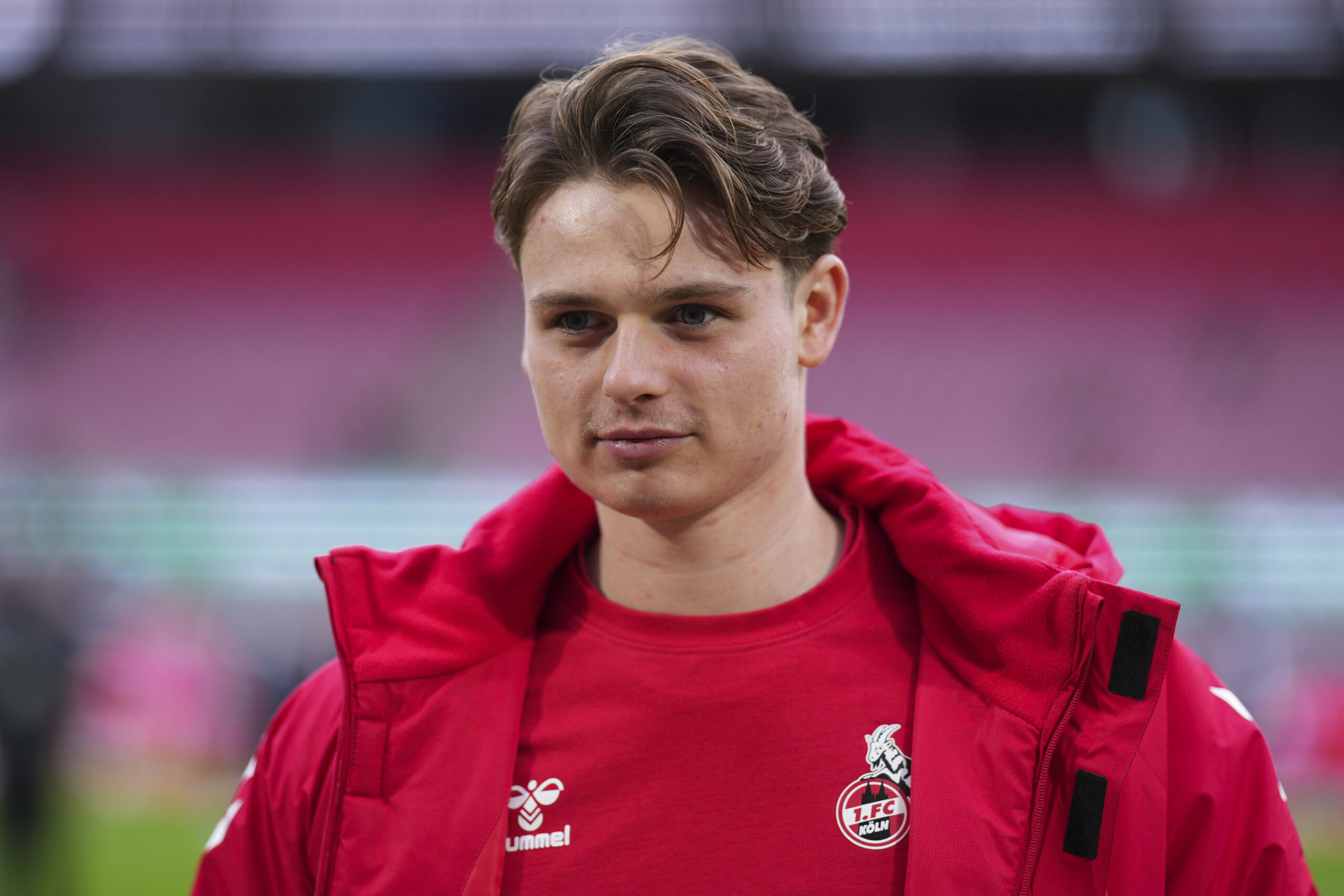 FC Bayern: Jonas Urbig soll sofort nach München wechseln – Klubs verhandeln!