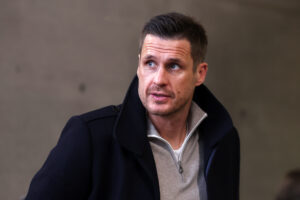 Borussia Dortmund hat in Person von Sportdirektor Sebastian Kehl deutlich auf die heftige Kritik des TV-Experten Mario Basler reagiert. Dieser hatte insbesondere Trainer Nuri Sahin scharf attackiert. 