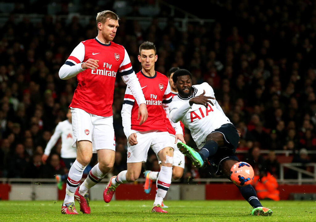 Dem Derby zwischen Arsenal und Tottenham kommt am Mittwochabend eine absolute Schlüsselrolle hinsichtlich des weiteren Saisonverlaufs zu. Premier-League-Legende Emmanuel Adebayor sieht vor allem die Gunners in der Pflicht.